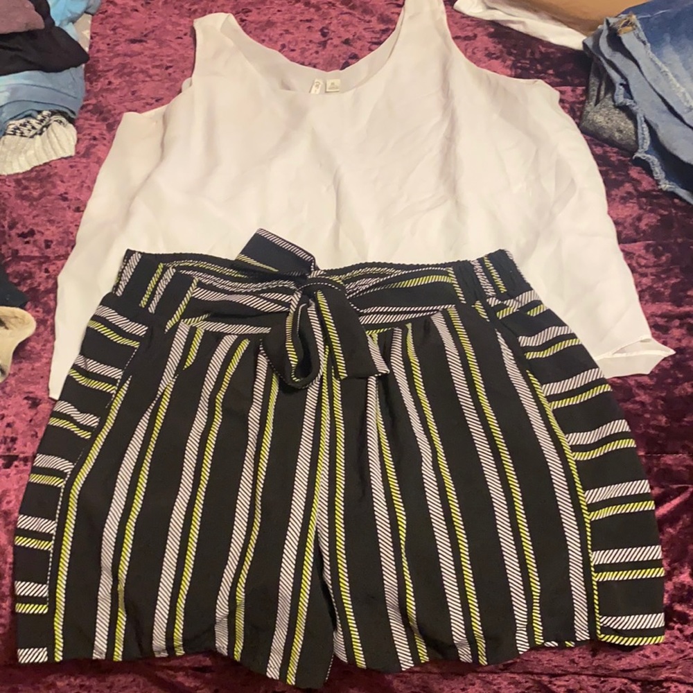 TANK-TOP AND COMFY SHORTS OUTFIT
